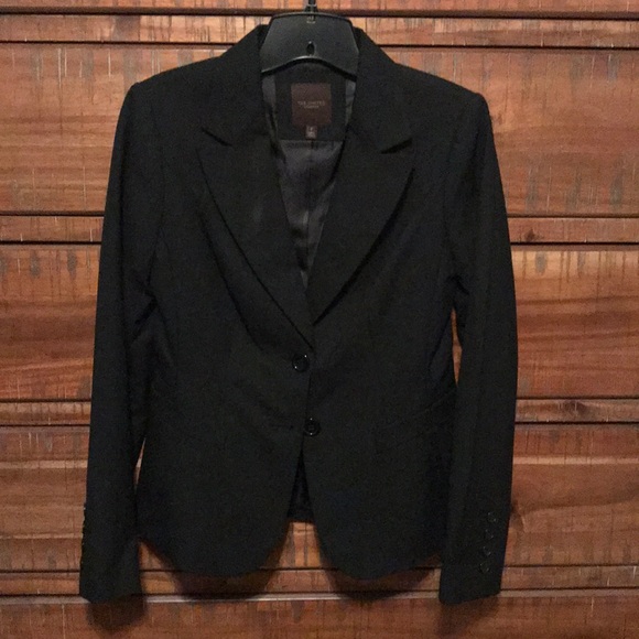 Black suit - Picture 2 of 3